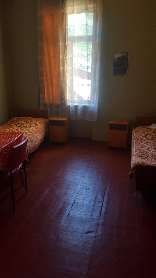 Firuza Hostel Borjomi ภายนอก รูปภาพ