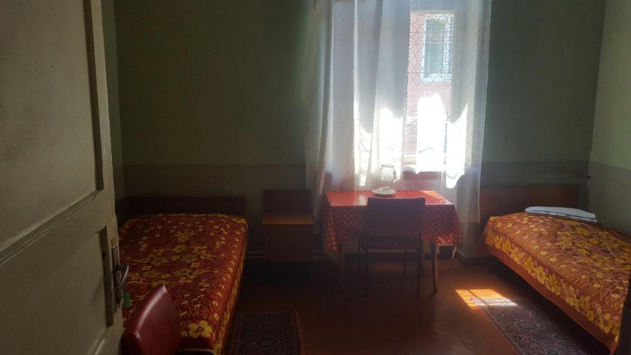 Firuza Hostel Borjomi ภายนอก รูปภาพ