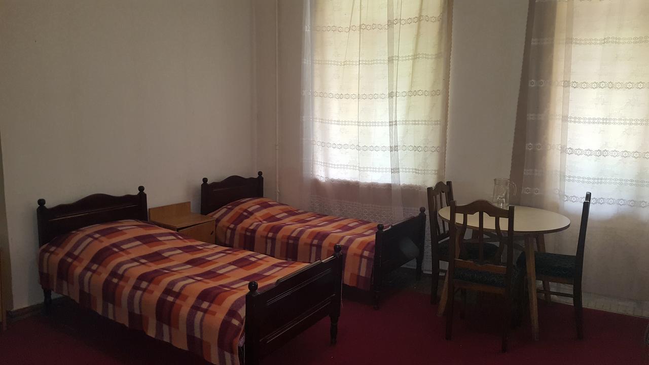 Firuza Hostel Borjomi ภายนอก รูปภาพ