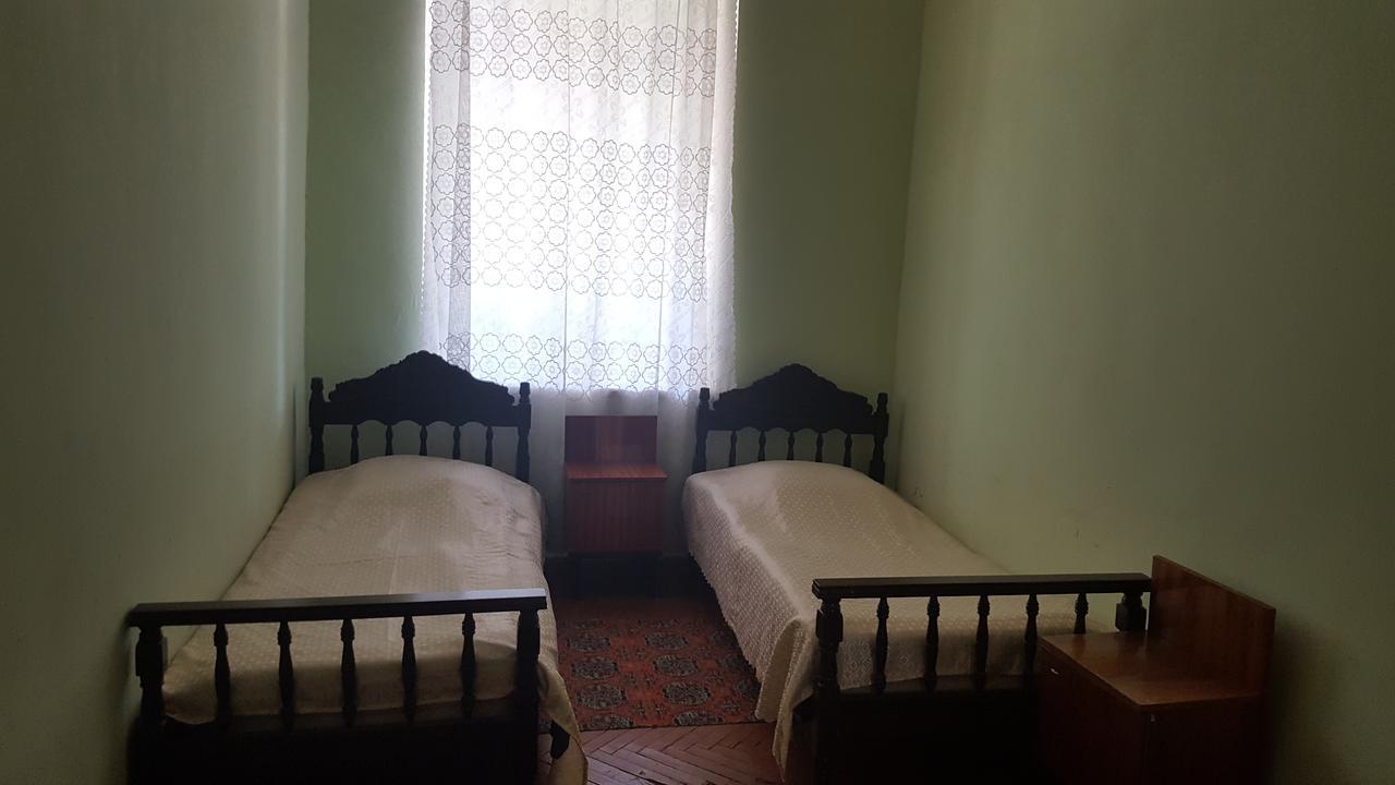 Firuza Hostel Borjomi ภายนอก รูปภาพ